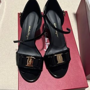 Ferragamo Grette Size 7.5 brand new!